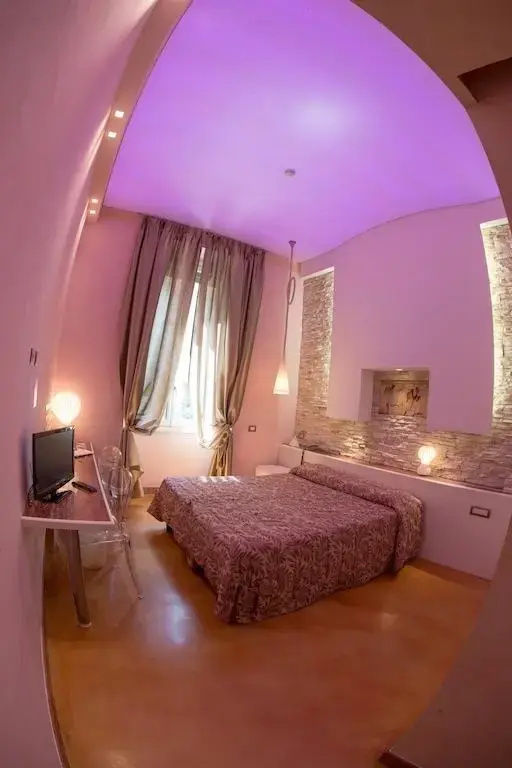 Deluxe Double room (full double bed)