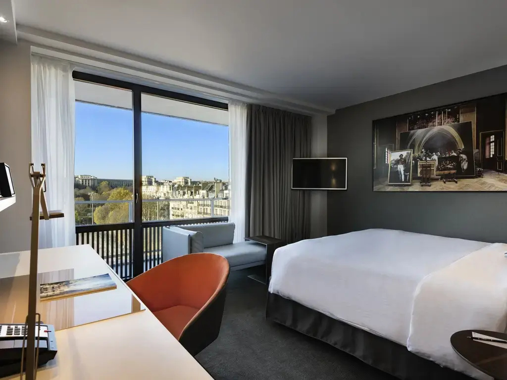 Deluxe Eiffel Tower View Double room with balcony (full double bed)