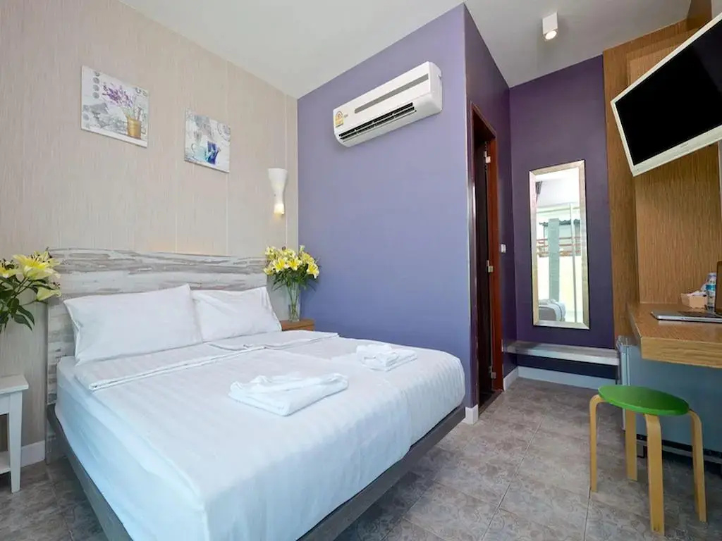 Deluxe Sky Double room (full double bed)