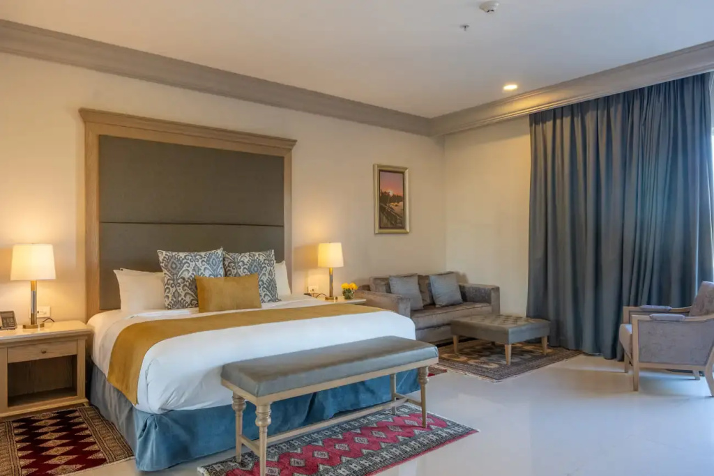 Grand Class Double Suite (full double bed)