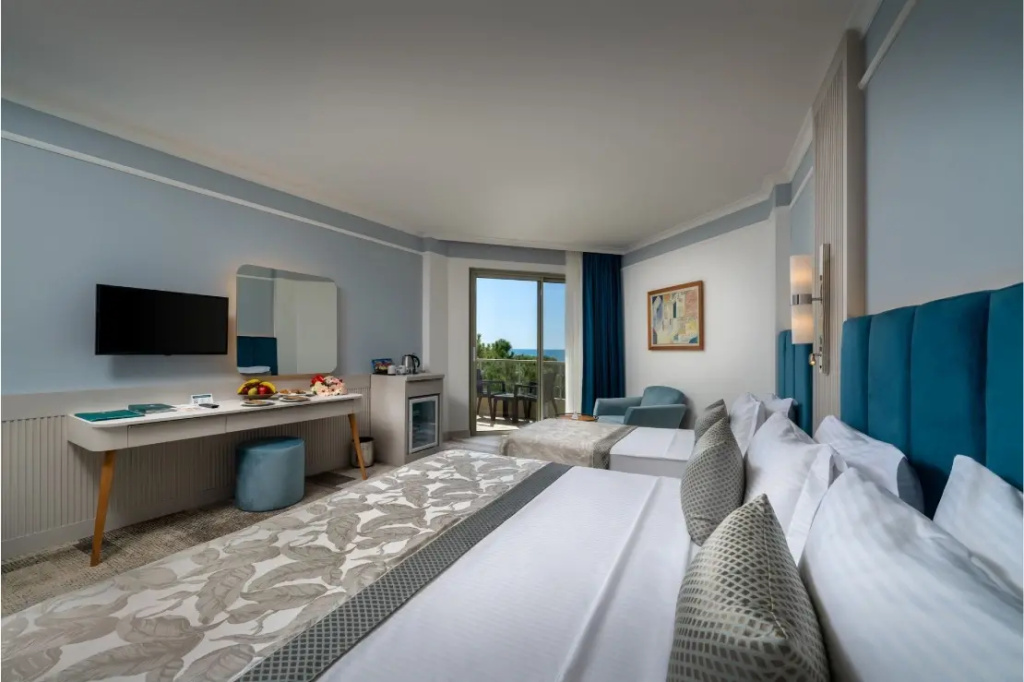 Standard Corner Double room (full double bed)