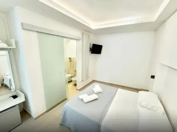 Double room (full double bed)