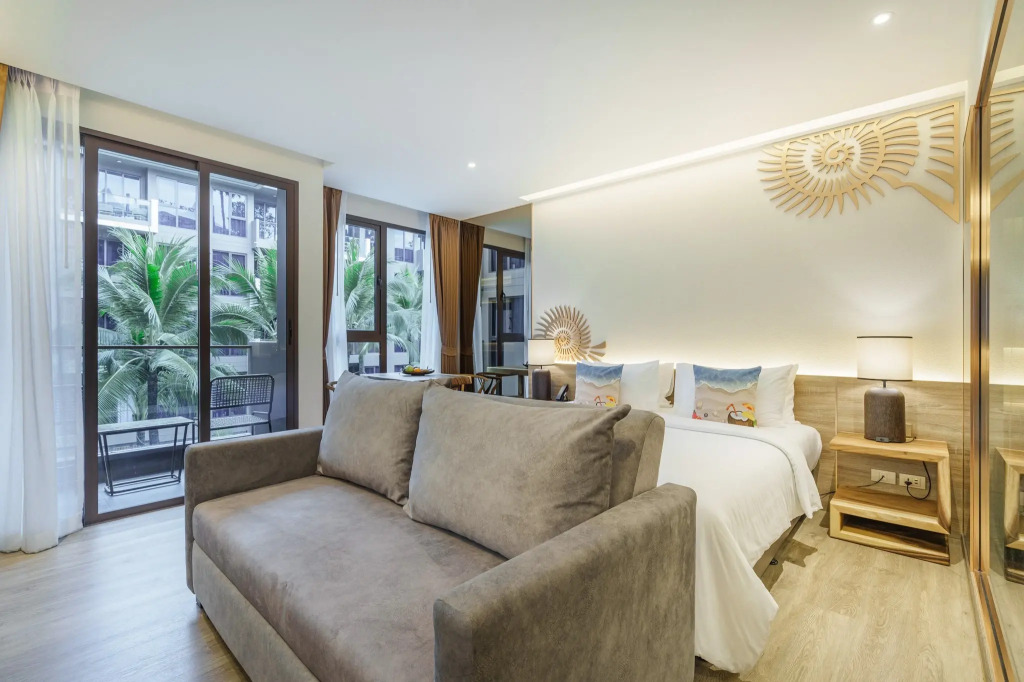 Двухместный номер Deluxe с видом на бассейн двуспальная кровать в The Marin Phuket
