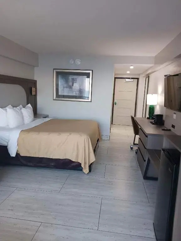 Partial Ocean View Double room (full double bed)