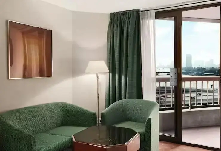 Executive Accessible Corner Double room with city view (full double bed)