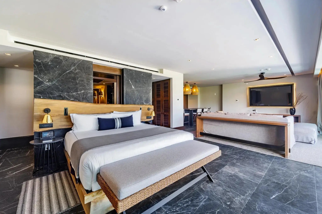 Master Swim Out Double Suite with Tropical view (full double bed)