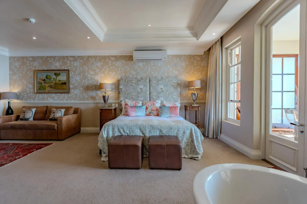 Queen Double Suite (full double bed)