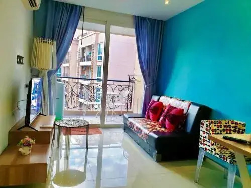 Двухместные апартаменты с видом на бассейн двуспальная кровать в Atlantis Condo Pattaya by Panissara