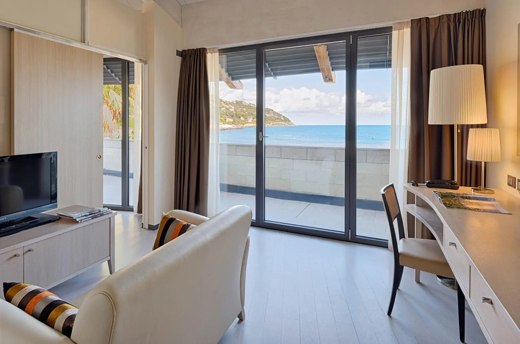 Sea View Double Suite full double bed