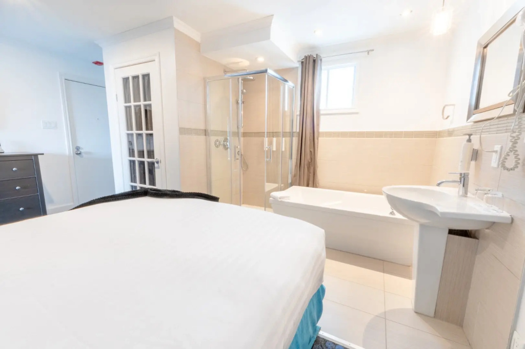 Signature Double Suite (full double bed)