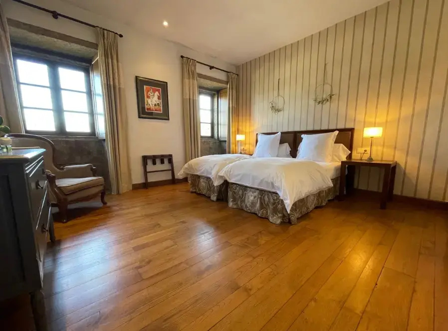 4 Double room (twin beds)