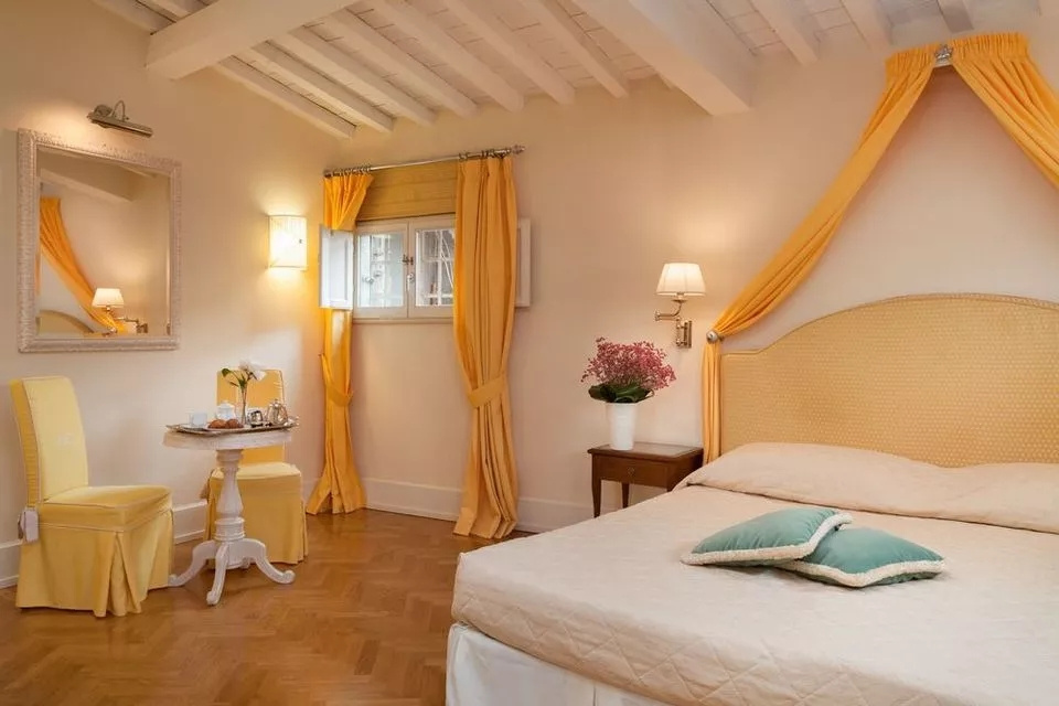 Double Suite with river view (full double bed)