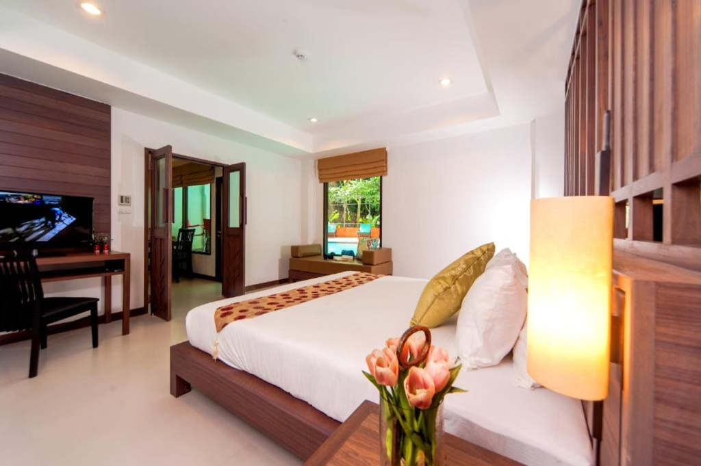 Double Pool Access Suite twin beds