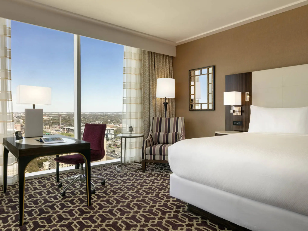 1 Bedroom Fairmont Gold Double Suite (full double bed)