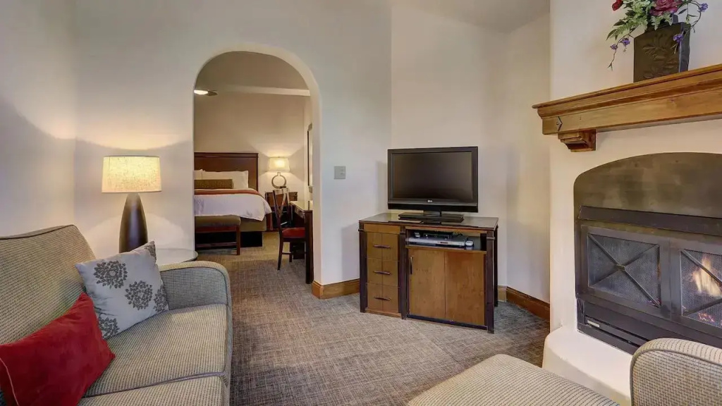 Double Junior Suite (full double bed)