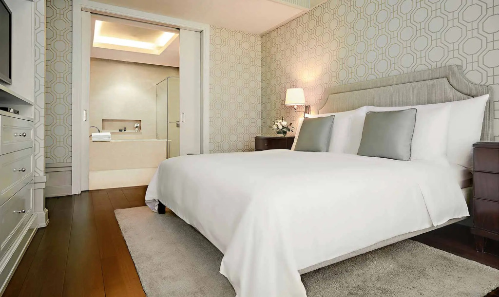 Двухместный люкс c 1 комнатой с видом на город двуспальная кровать в Oriental Residence Bangkok