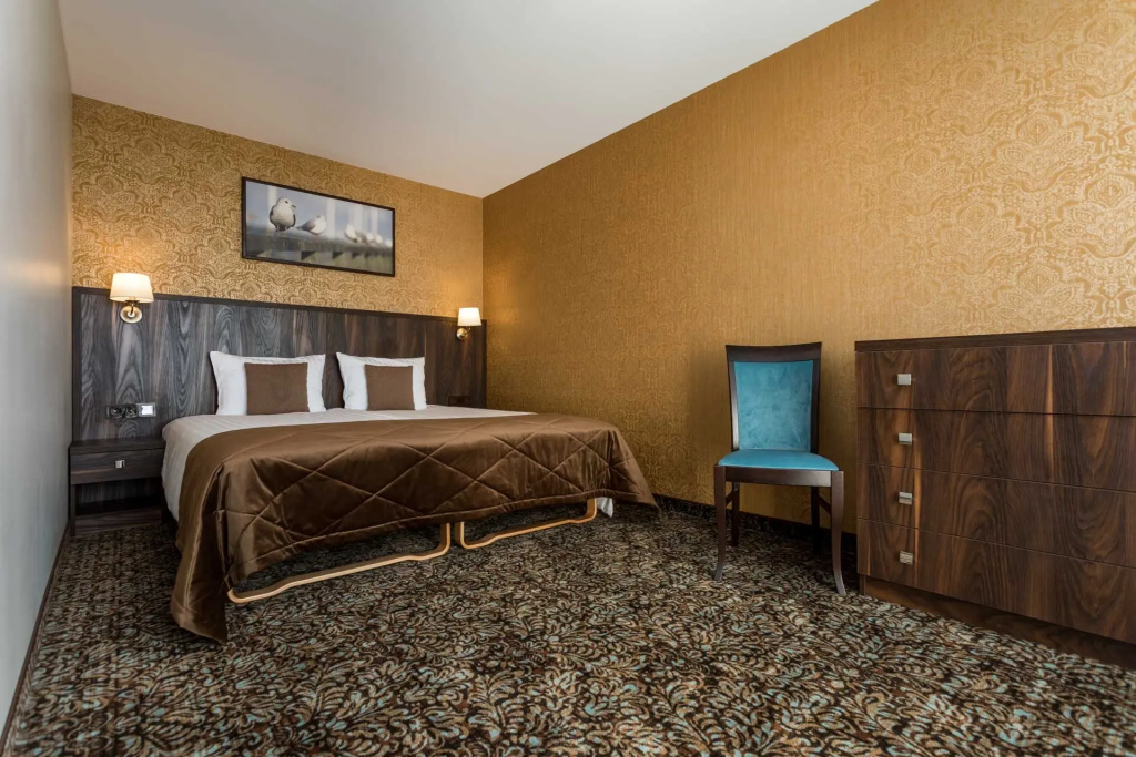 Deluxe Double Suite (full double bed)
