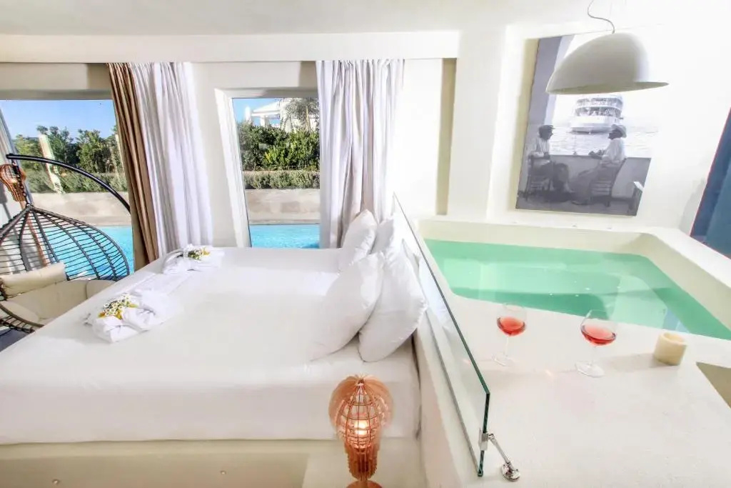 Infinity Pool Suite