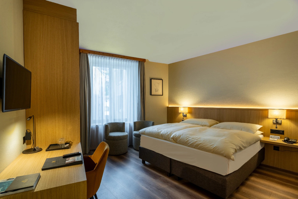 Art Boutique Hotel Monopol - Tap to explore photos