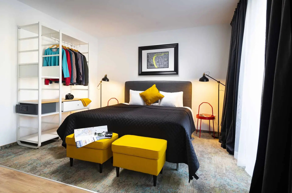 Double Off-site Studio with balcony full double bed