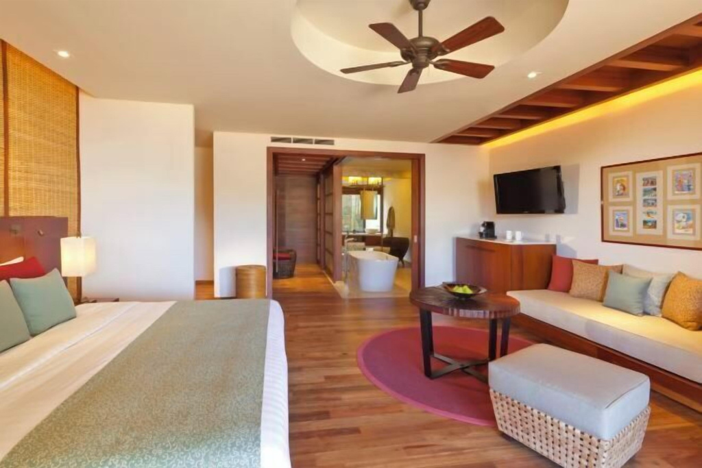 Luxury Double Lagoona Suite with partial sea view