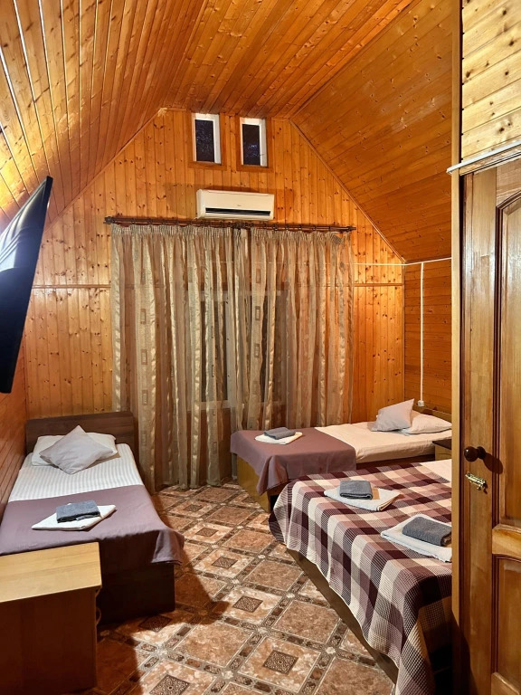 Четырёхместный домик с балконом в Гостевой дом