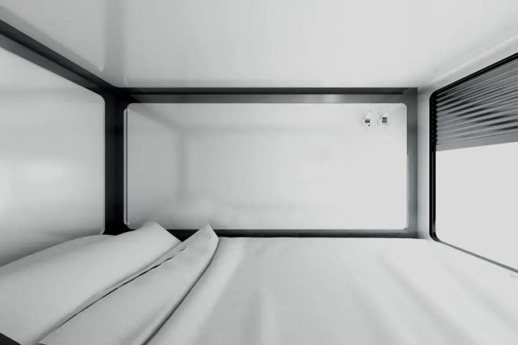 Double Capsule (full double bed)