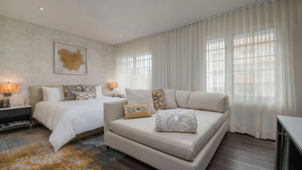 Deluxe Double Suite (full double bed)