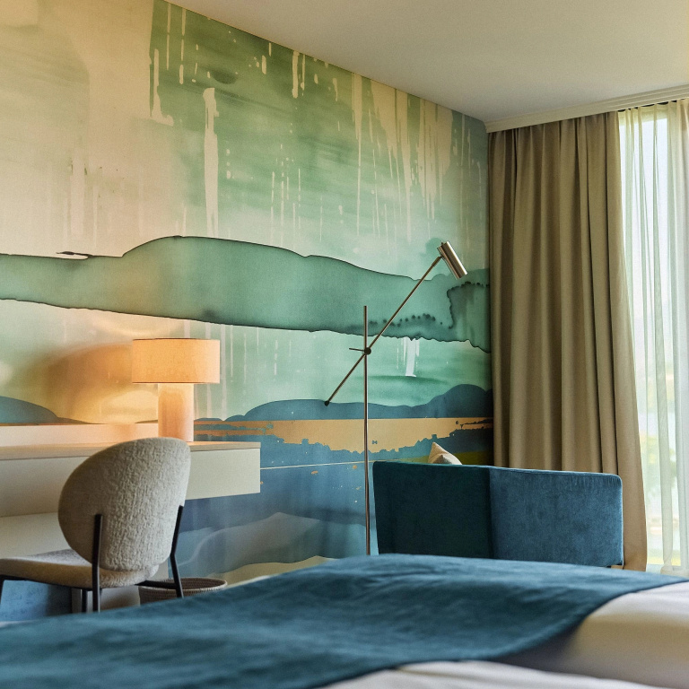 Deluxe Double room with lake view (full double bed)