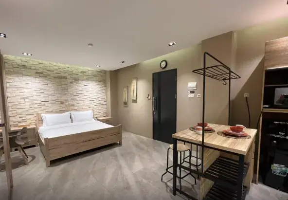 Executive (No Window) Suite