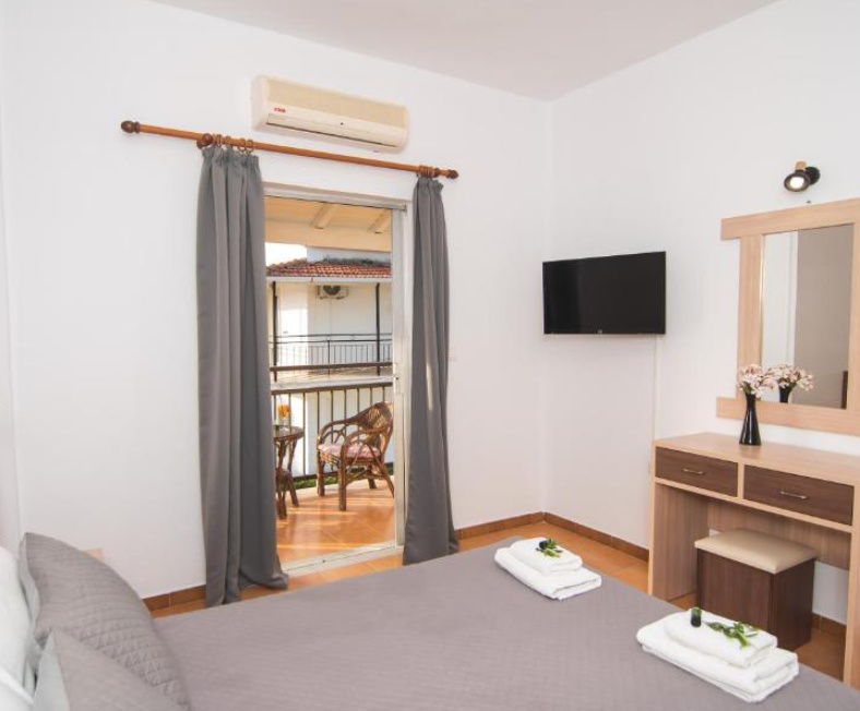Superior Main Building Double room with balcony and with sea view (full double bed)