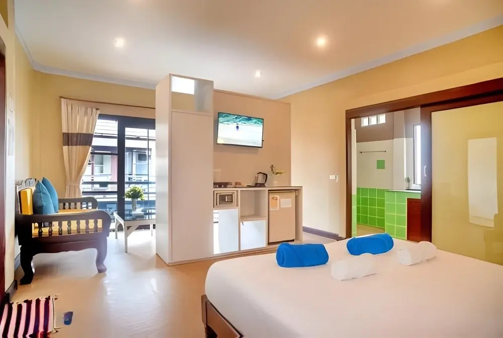 Double Suite with pool view (full double bed)