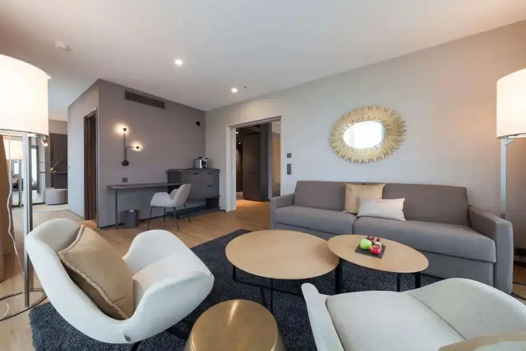 Double Suite with lake view (full double bed)