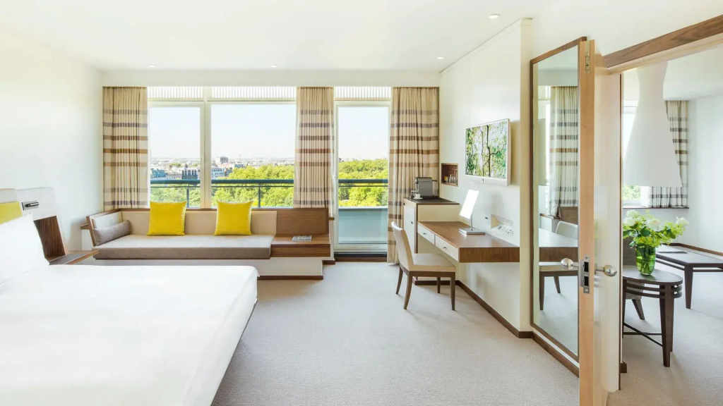 Metropolitan Double Suite (full double bed)