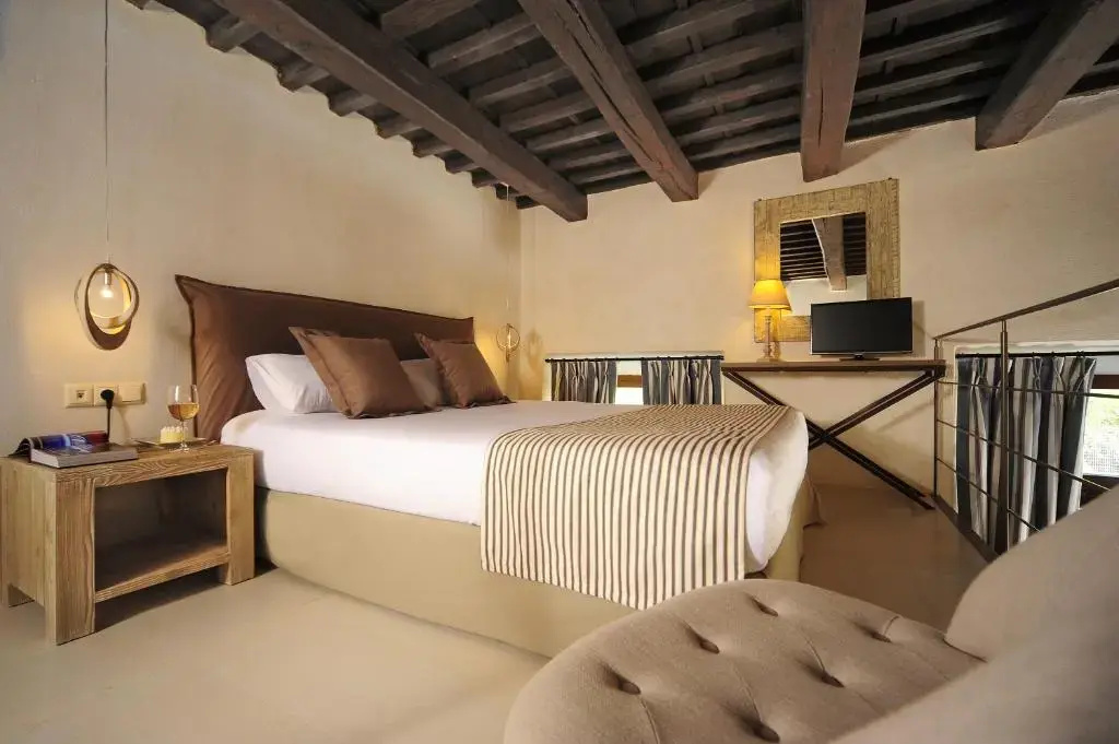 Double Suite (full double bed)