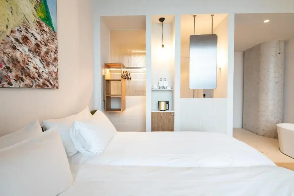 Double Junior Suite (full double bed)