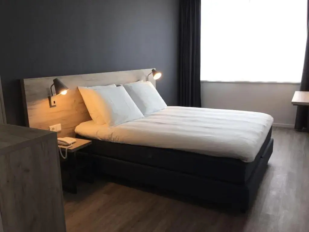 Double room (full double bed)