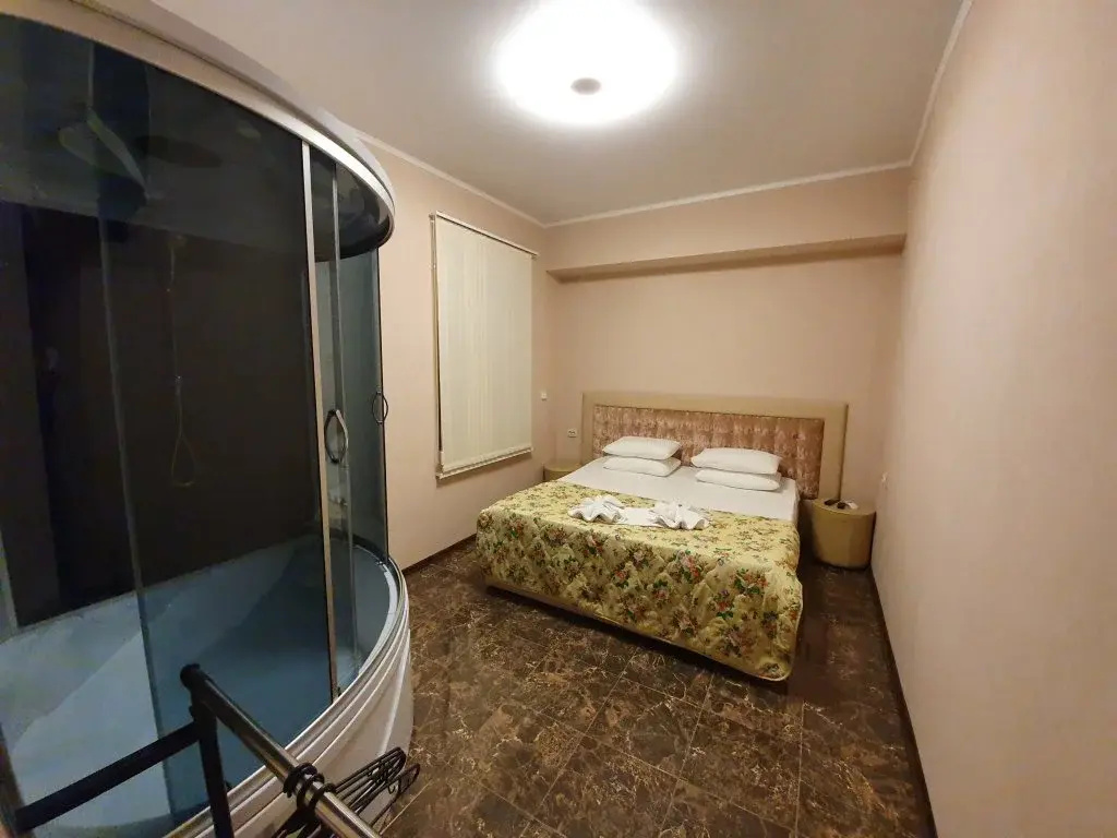 Double Apartment (full double bed)