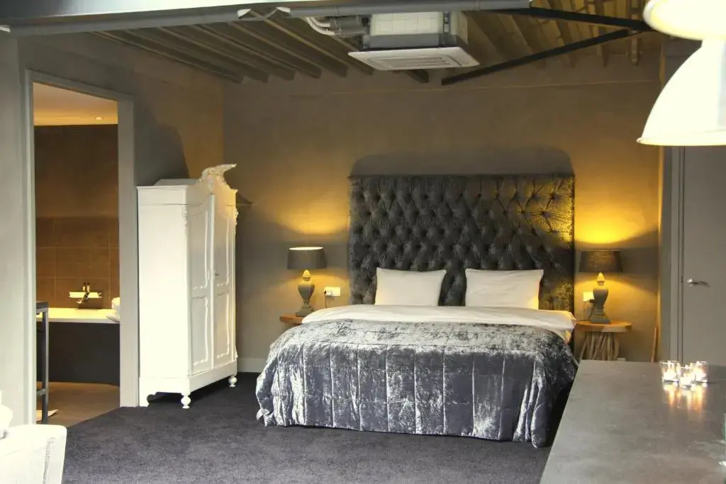 Double Loft (full double bed)