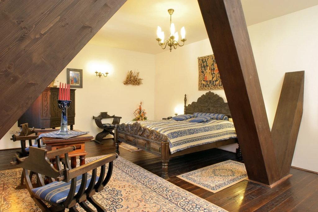 Deluxe Double room (full double bed)
