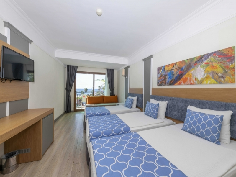 Standard Double room with partial sea view (twin beds)