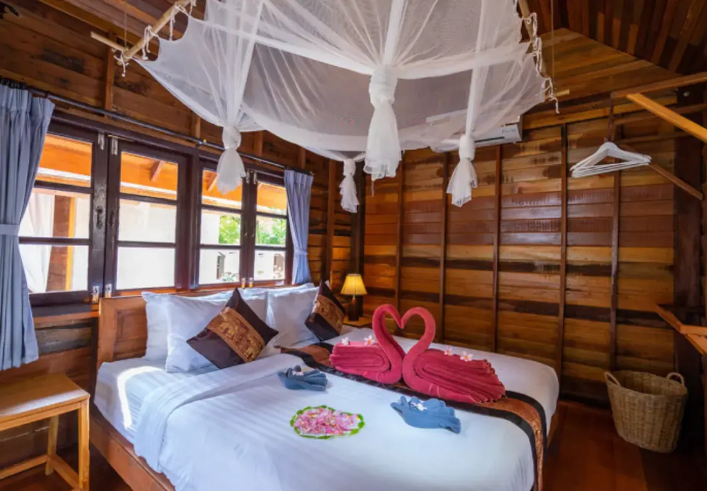 Air-Conditioned Double room with garden view (full double bed)