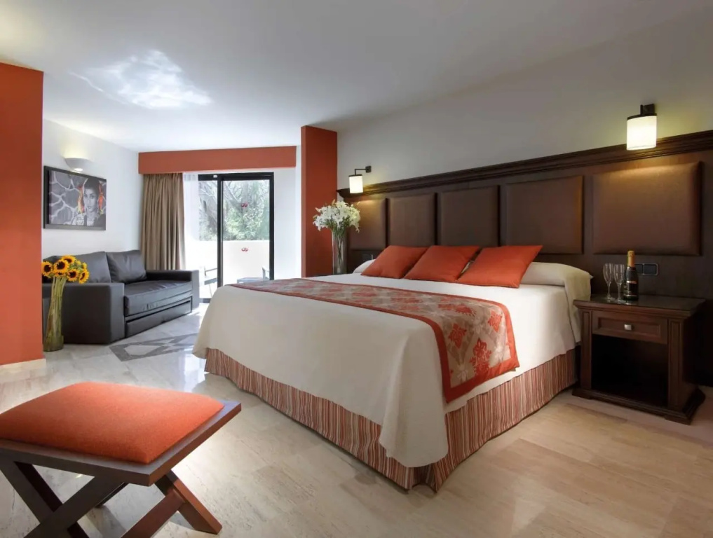 Double Junior Suite with garden view (full double bed)