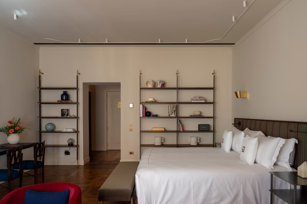 Double Junior Suite (full double bed)