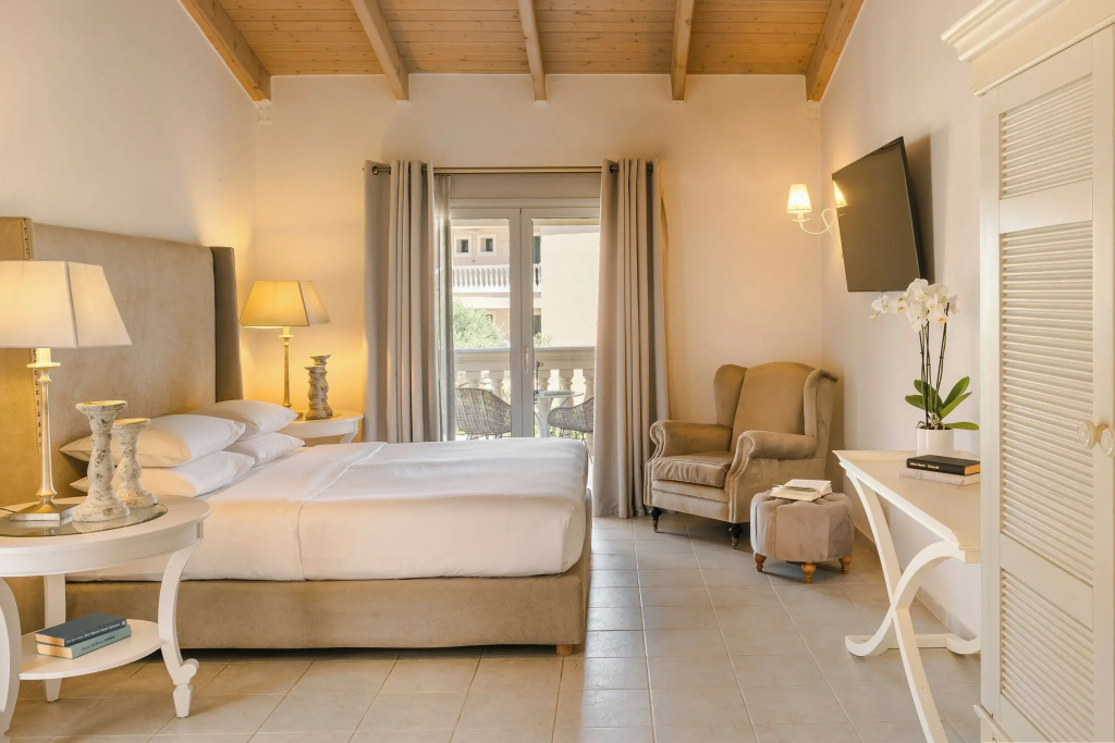 Superior Double room with garden or pool view (full double bed)