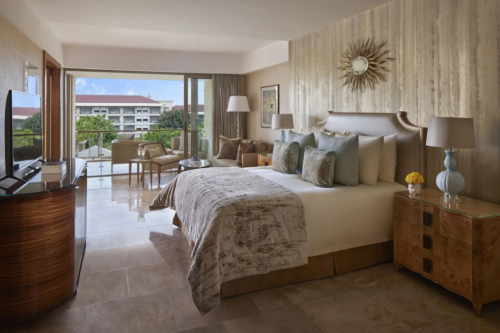 Royal Lagoon Access Suite Beachfront
