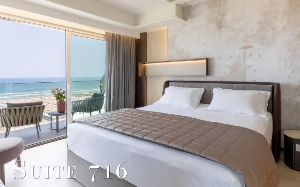 Luxury Double Suite (full double bed)