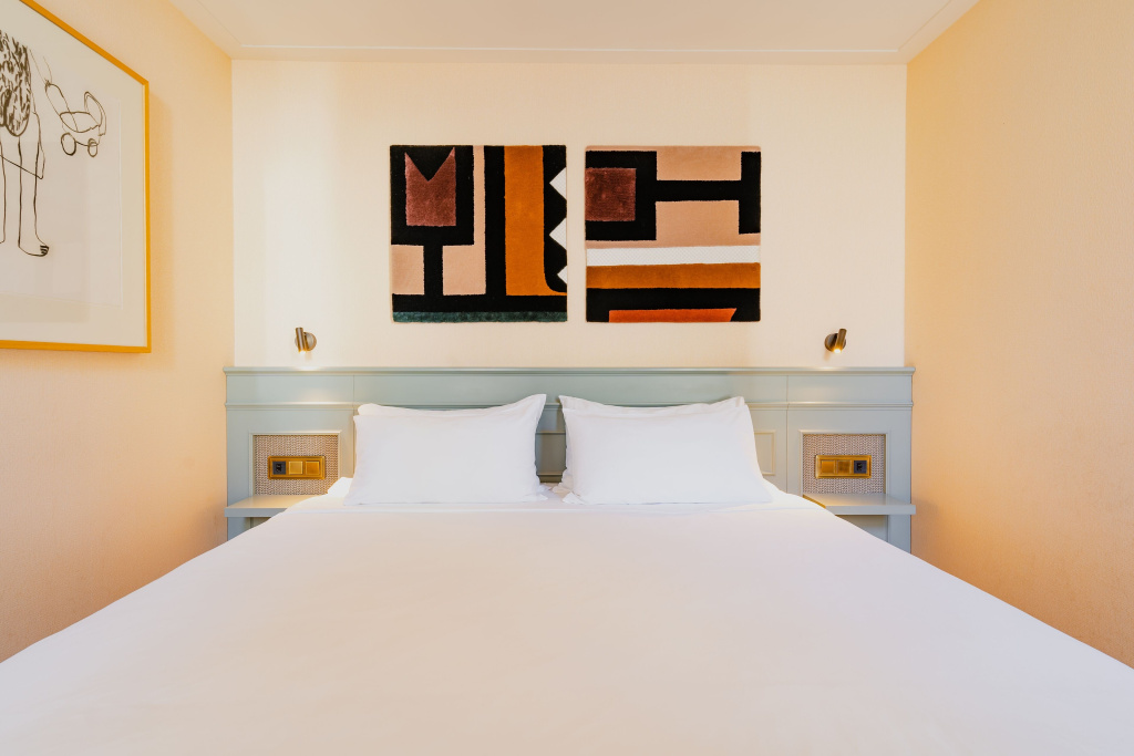 Small Double room (full double bed)
