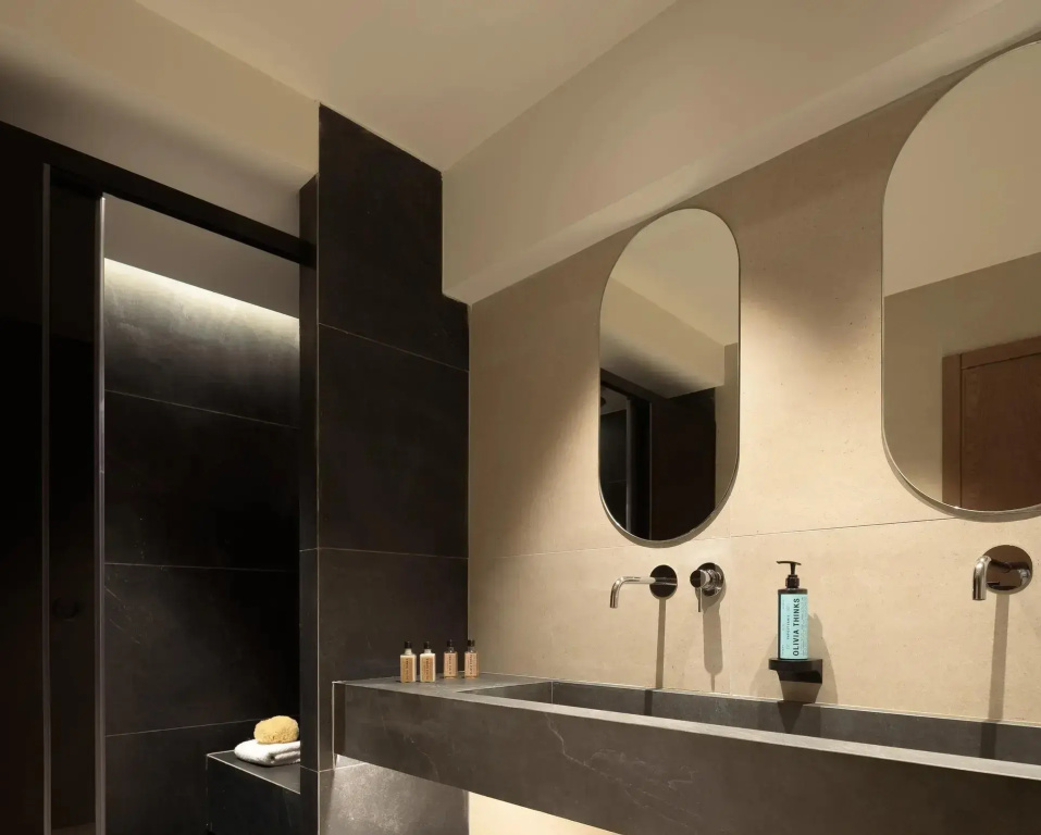 Quadruple Family Suite