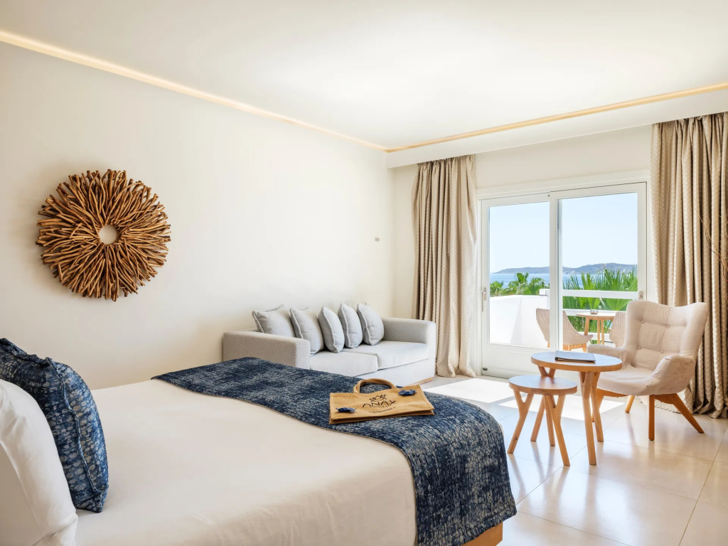 Premium Honeymoon Double Suite, bed type is subject to availability, bridal room, full double bed room photo 1